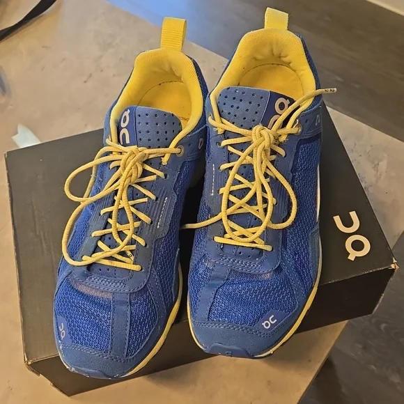 On Running Women's Shoes (Women Sz 8) - Picture 3 of 4